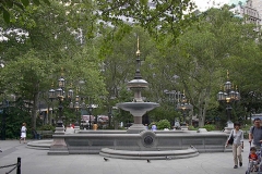 07_Brooklyn_Bridge_-_City_Hall_Park_(06)