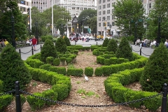 07_Brooklyn_Bridge_-_City_Hall_Park_(09)